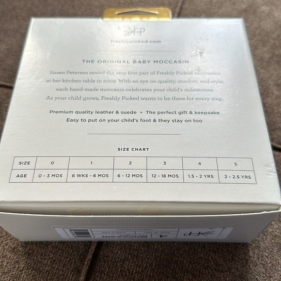 Freshly Picked Fire Engine Moccasin Size 4 - Picture 9 of 9